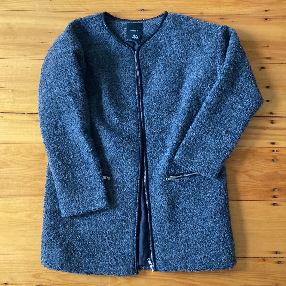 Forever 21 gray coat with lining zip closure size small zip pockets